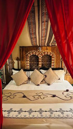 1 king bed, 1 twin bed