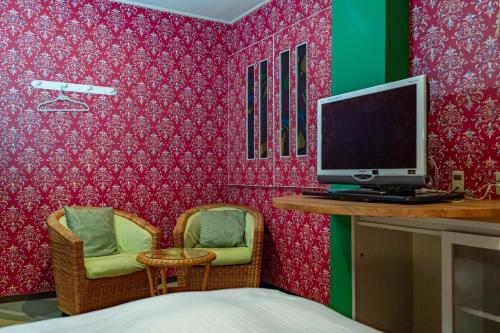 room detail thumbnail 1