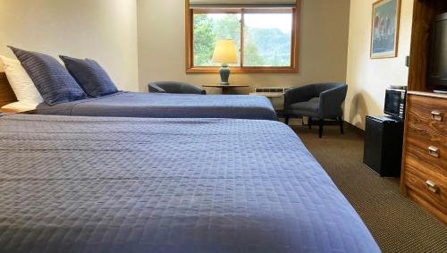 2 queen beds