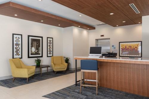 Holiday Inn Express & Suites Victoria-Colwood, an IHG Hotel in Victoria, Canada