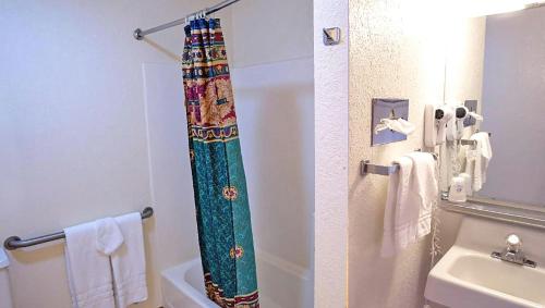 Americas Best Value Inn - Bighorn Lodge - image 27