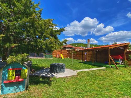Cozy home for kids of all ages - Barbaronite in Opanets
