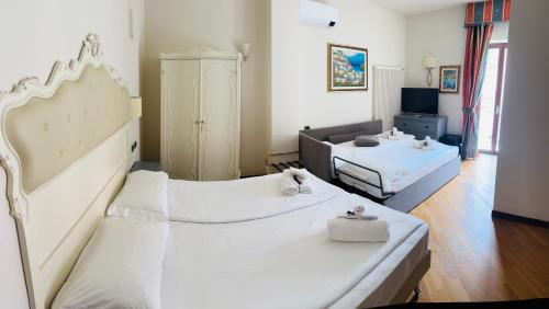 2 queen beds