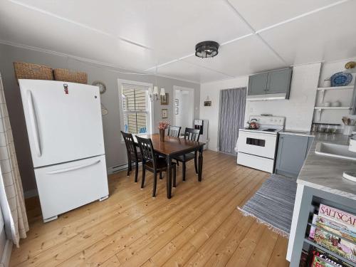 Seaside Serendipity Cottage in Merritt's Harbour (NL)