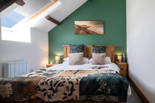 Rural, Secure Garden, Woodland Walks, 23 min to beach in Bwlch-y-groes