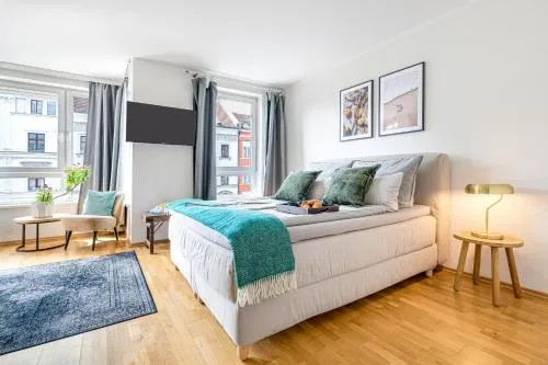 Stilvolles Studio in downtown Mitte, Boxspringbett, Balkon, Blick über Berlin auf den Himmel, zentrale Lage, Kiez vor der Haustür in Berlin, Deutschland
