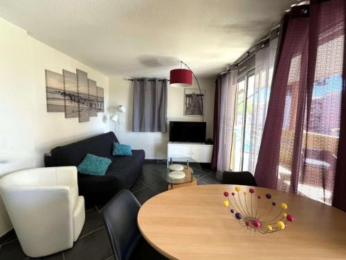 Splendide T3 rénové avec piscine et parking à 100m de la mer, 6 pers, terrasse, WIFI - FR-1-607-206