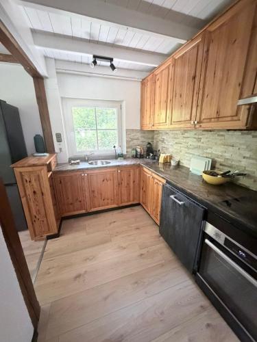 ForestNest Ruhiges Chalet für 8 Personen im Wald mit Kamin (ForestNest Ruhiges Chalet fur 8 Personen im Wald mit Kamin) in Michelau
