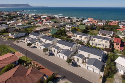 Spatalla Holiday Homes - Pringle Bay Spatalla Holiday Homes - Pringle Bay
