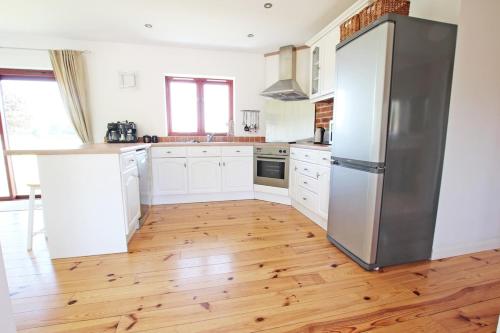 Kuschels Cottage with views over Kent countryside in Bethersden