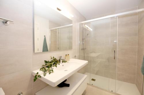 Estepona Town Luxury Apartment BODIRA - image 4