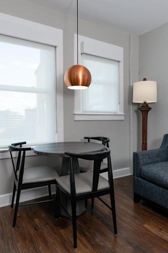 Riverside Suites Resort Studio Apartment - image 2