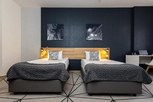 2 twin beds