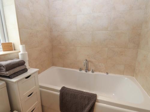 The Bungalow Pwllheli - image 25