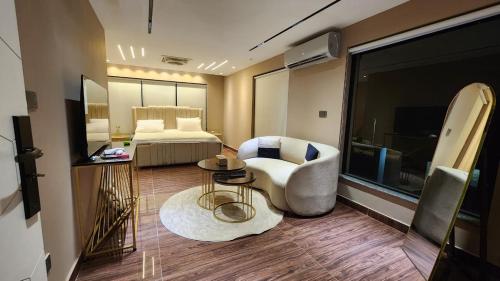 1BR Glass Dome 10 Min To Lhr Airport – khách sạn tại Sarwar Colony