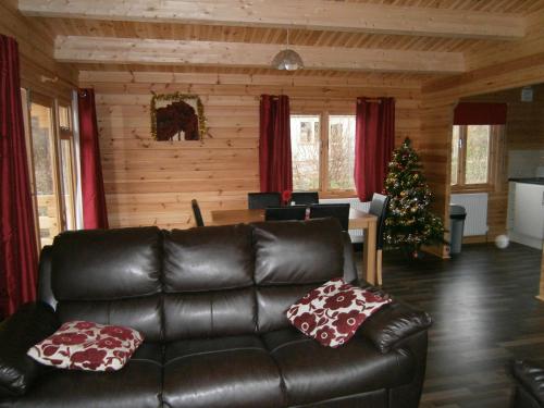 Long Mountain Centre Log Cabins - image 10