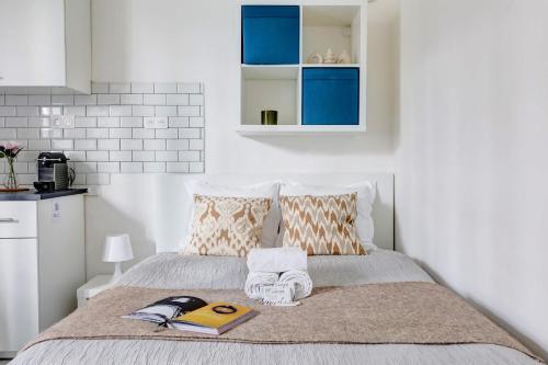 BnBNova - Cozy Stay Near Eiffel Tower & Invalides & Seine - image 7