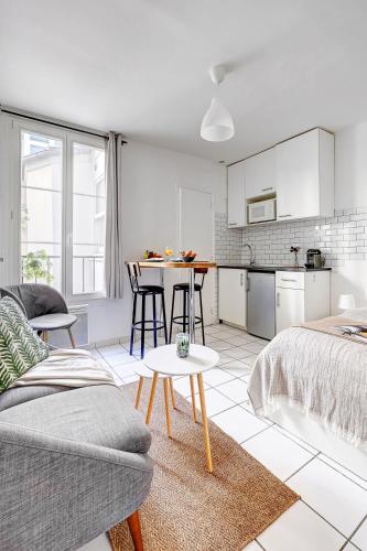 BnBNova - Cozy Stay Near Eiffel Tower & Invalides & Seine - image 5