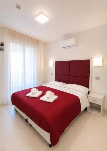 1 queen bed, 1 sofa bed