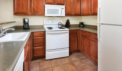 South Shore Resort 2BR Apartment - image 7