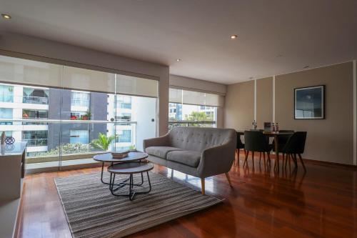 Deluxe 3BR Duplex with Balcony in Miraflores