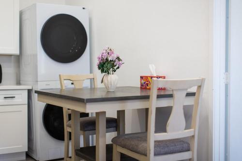 Létesítmények, 1 Bedroom with King Bed Near Attractions in Valinda (CA)