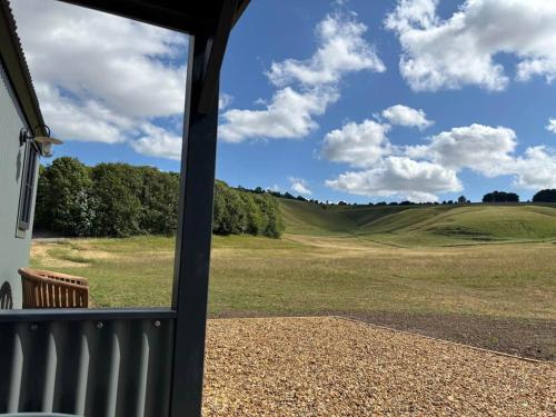 Luxury Cabin with outdoor bath & spectacular views - The Meadow Suite in Compton Bassett
