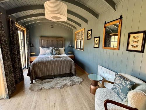 Luxury Cabin with outdoor bath & spectacular views - The Meadow Suite in Compton Bassett
