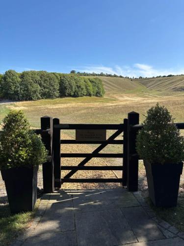 Luxury Cabin with outdoor bath & spectacular views - The Meadow Suite in Compton Bassett