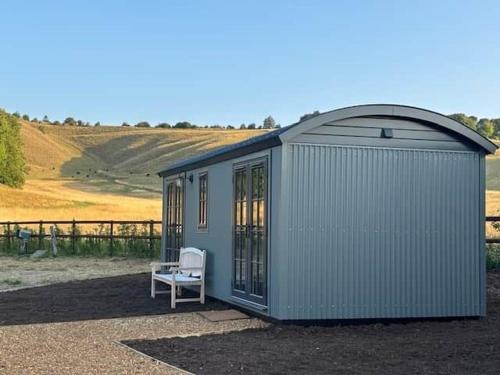 Glamping Pod in Wiltshire with spectacular views - Herdwick in Compton Bassett
