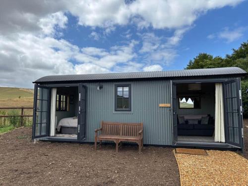 Glamping Pod in Wiltshire with spectacular views - Herdwick in Compton Bassett