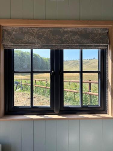 Glamping Pod in Wiltshire with spectacular views - Herdwick in Compton Bassett
