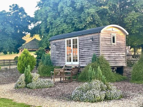 Luxury Shepherds Hut, Wiltshire Amazing Vistas - Wellington in Compton Bassett
