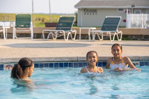 Sea View Inn - image 29
