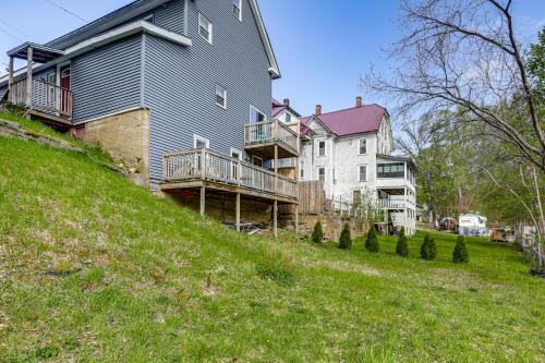 Near Trails & Lakes! Pemigewasset River Townhome in Frenklina (NH)