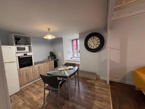 Comme à La Maison (Comme a La Maison) in Le Bouchet-Saint-Nicolas