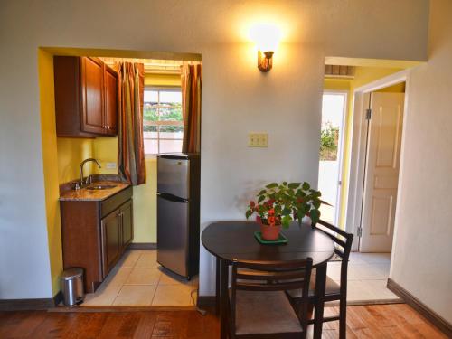 Kitchen, Tropical Lagoon Resort in Port Antonio