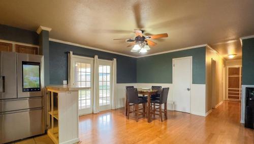 The Spacious Avocado 4 Bed, 2 Bath in Burkburnett (TX)