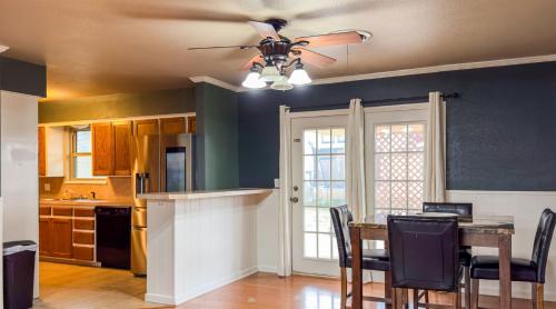 The Spacious Avocado 4 Bed, 2 Bath in Burkburnett (TX)