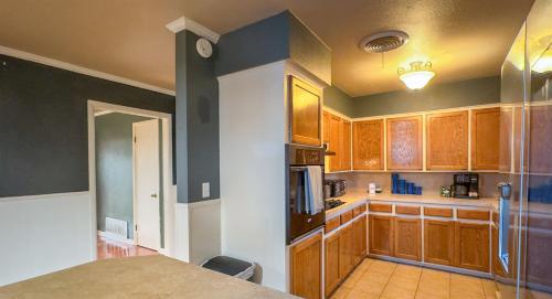 The Spacious Avocado 4 Bed, 2 Bath in Burkburnett (TX)