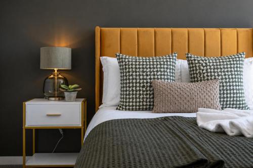 Stylish City Centre 2 Bed with Panoramic Views - image 3