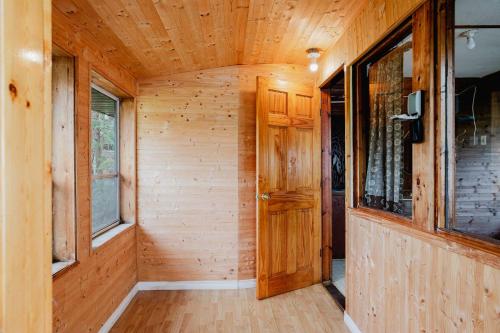 2-bedroom Balsam Lake Lower Boathouse #1A in Rosedale (ON)