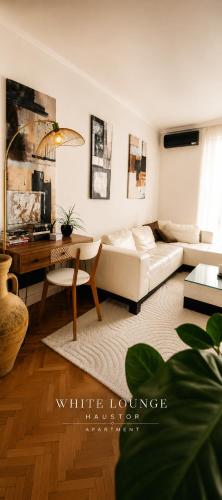 White Lounge Haustor