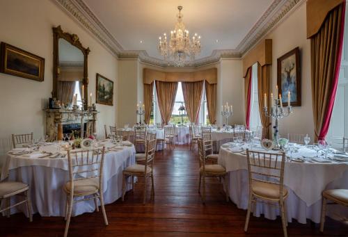 Moyvalley Hotel & Golf Resort in Moyvally