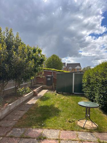 Jardín, Fairway House in Kettering