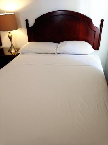 Hotel Bon Accueil Room Type - Queen Room