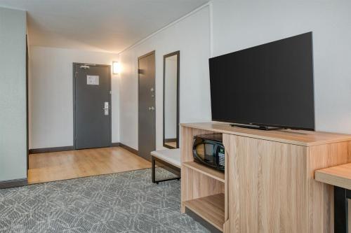 Best Western Tomah Hotel - image 8