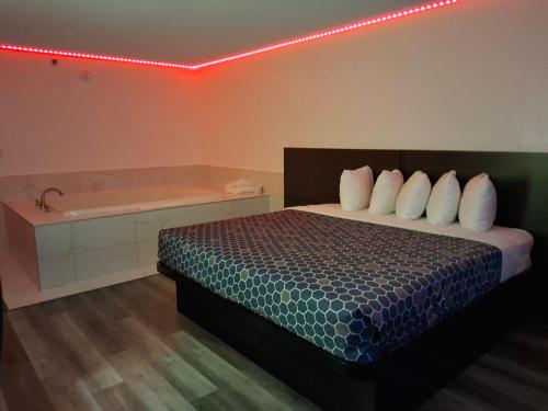 Chicago Club Inn & Suite in Oakbrook Terrace, USA