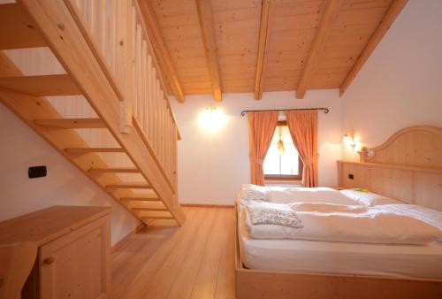 4 twin beds