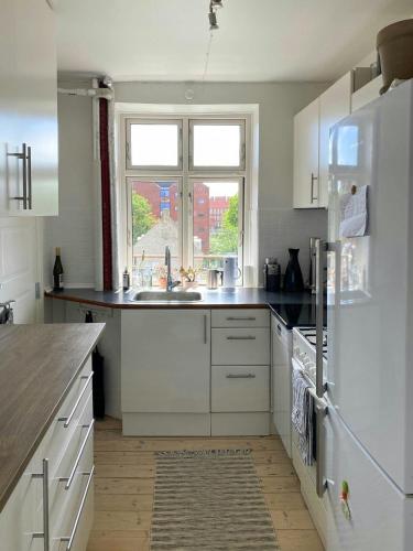 Classic Apartment With A Balcony In Amagerbro - main image